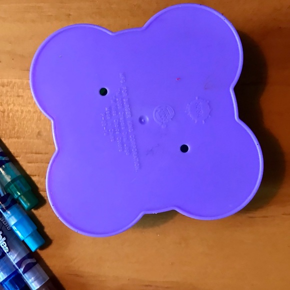 2/$10 Kids Arts Crafts CRAYOLA Twistable Crayons BK Shape Hole Puncher Erasers - Picture 9 of 10